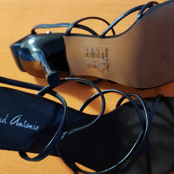 Shoes size 7 - Picture 1 of 2